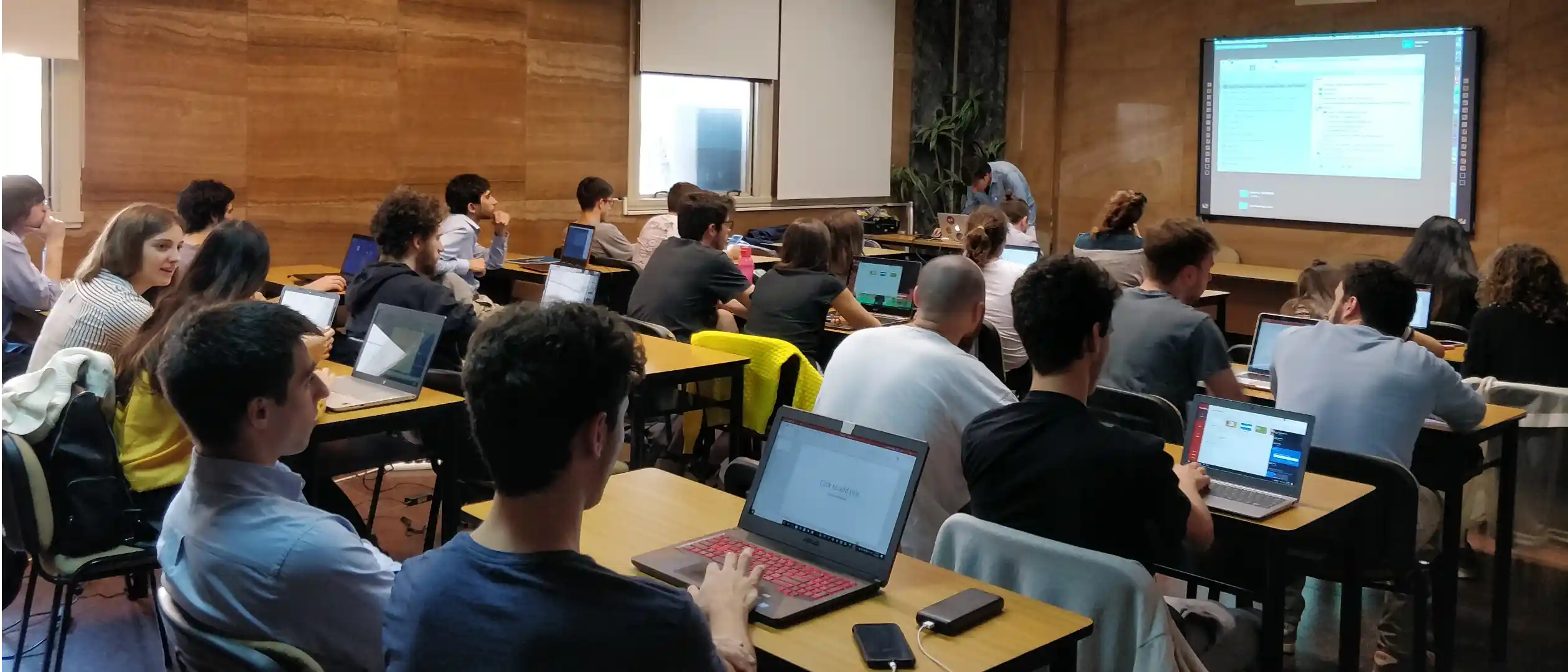 Taller previo al FIUBATON con estudiantes